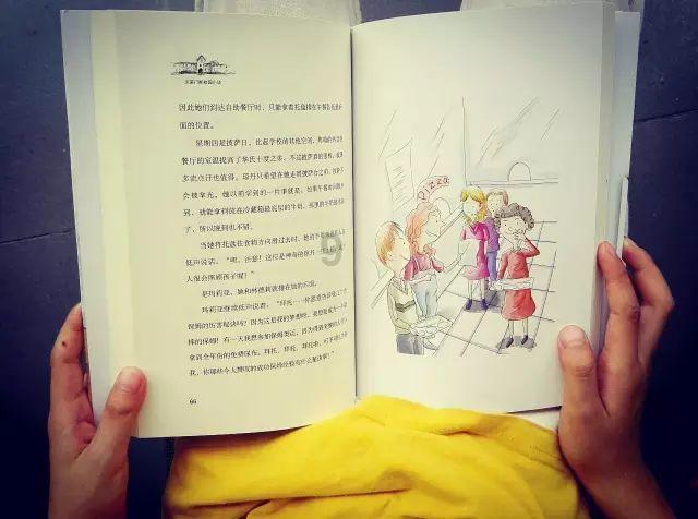 男子殴打2名学生女子制止也被打，大哥出手时遭家属阻拦：他有精神病