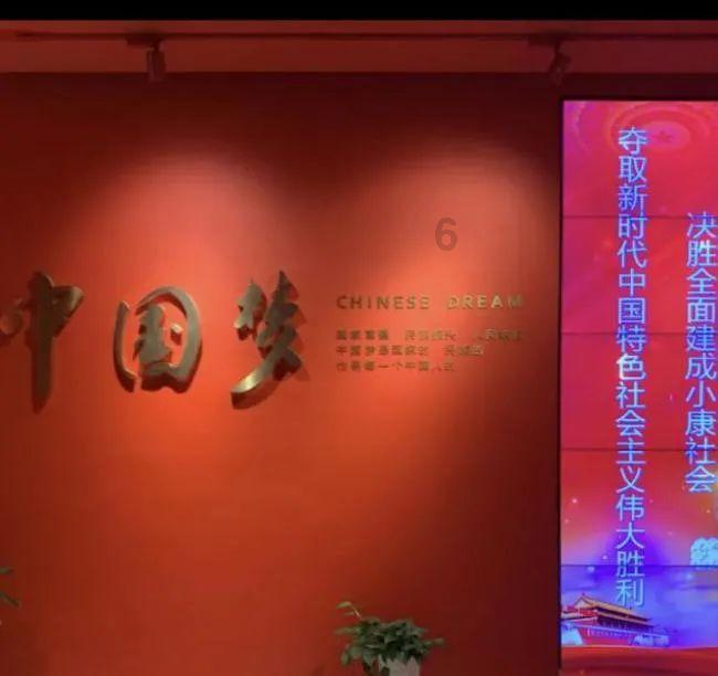跳跃的立方体